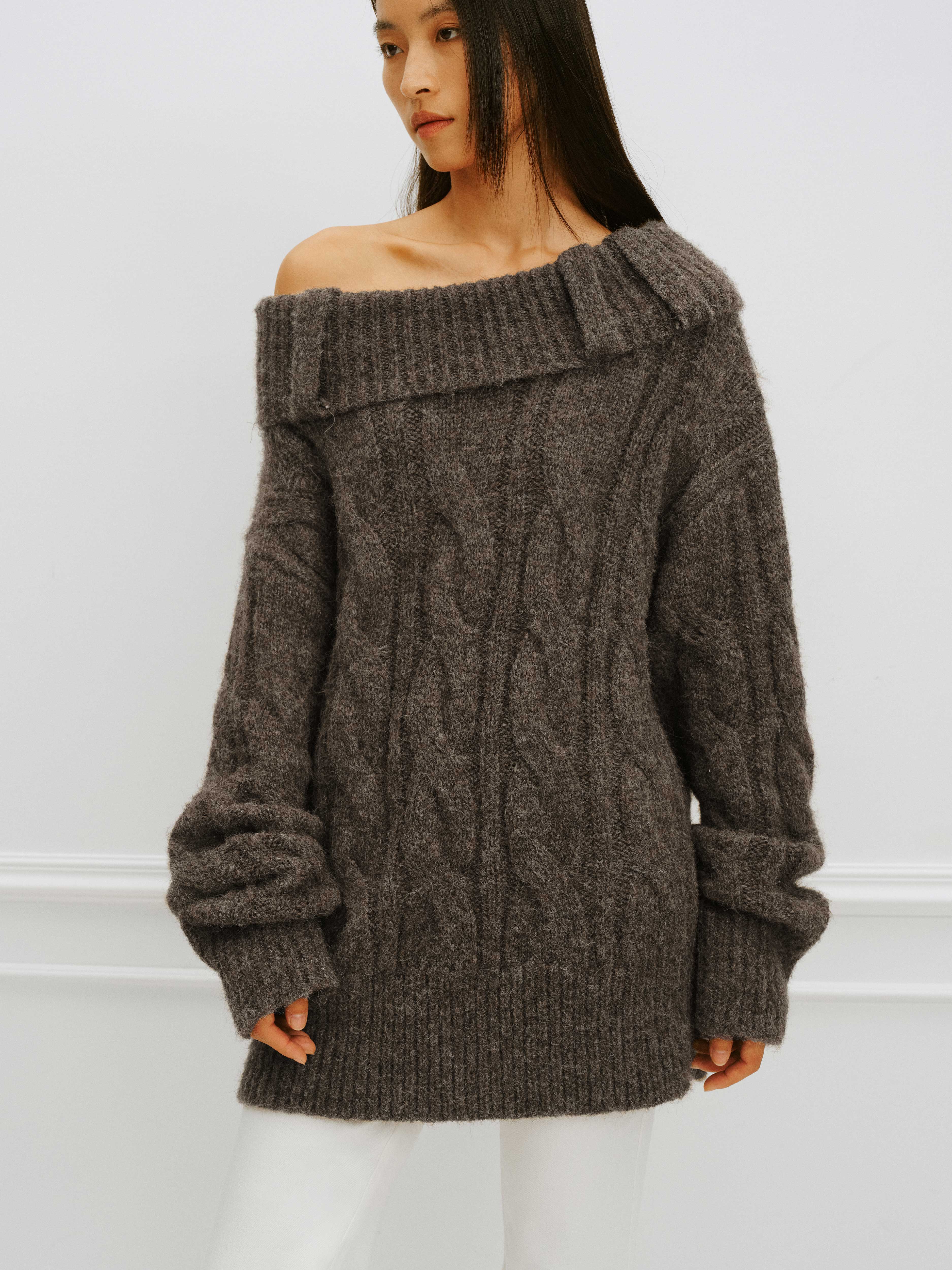IFIK One-Shoulder Sweater